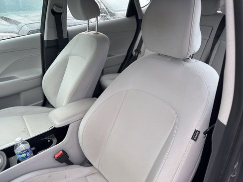 Used 2025 Hyundai Kona SE image 6