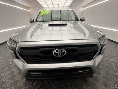 Used 2024 Toyota Tacoma TRD Sport image 2