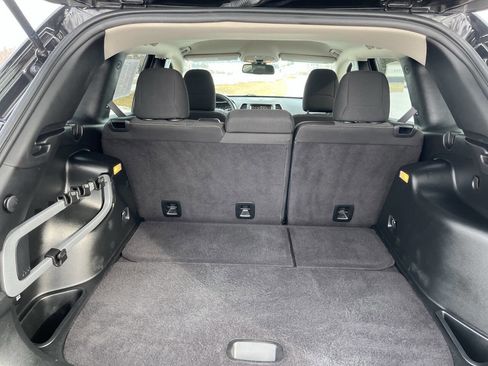 Used 2017 Jeep Cherokee Latitude w/ Cold Weather Group image 28