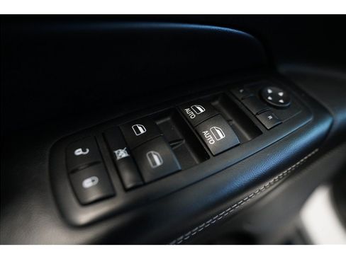 Used 2015 Jeep Grand Cherokee Limited w/ Luxury Group II AWD/4WD image 17