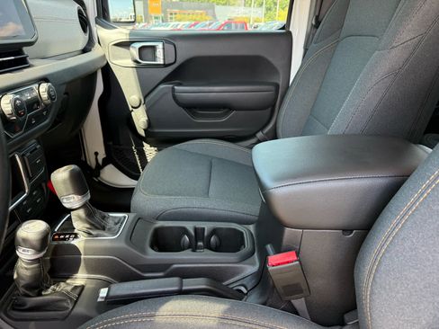 Used 2024 Jeep Gladiator Sport AWD/4WD image 22