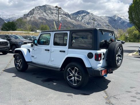 Used 2024 Jeep Wrangler Unlimited AWD/4WD image 12