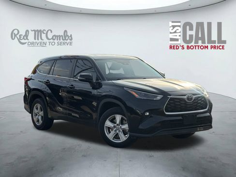 Used 2023 Toyota Highlander LE image 1