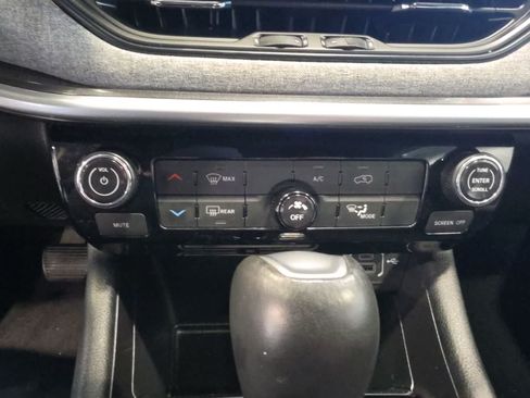 Used 2024 Jeep Compass Latitude AWD/4WD image 21