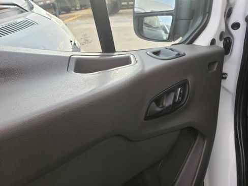 Used 2022 Ford Transit 350 DRW RWD image 22