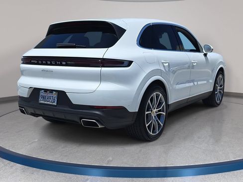 Used 2024 Porsche Cayenne AWD/4WD image 6