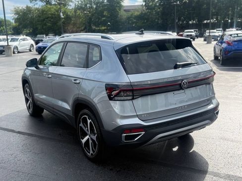 Used 2025 Volkswagen Taos SEL AWD/4WD image 5