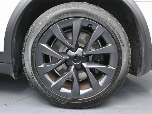 Used 2023 Tesla Model X image 11