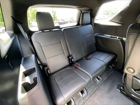 Used 2023 Chevrolet Traverse LT w/ Midnight/Sport Edition AWD/4WD image 17