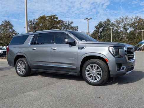 Used 2021 GMC Yukon XL SLT w/ SLT Luxury Plus Package image 2