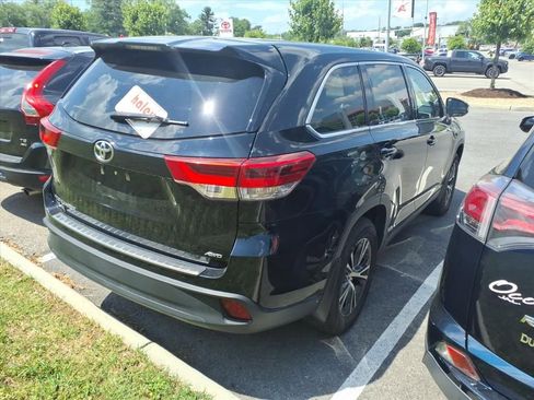 Used 2019 Toyota Highlander LE AWD/4WD image 2