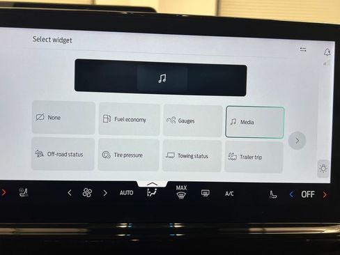 Used 2025 Ford Expedition Platinum image 66