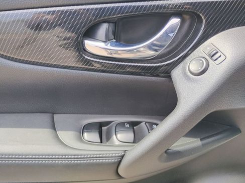 Used 2017 Nissan Rogue SL FWD image 15