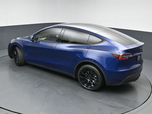Used 2022 Tesla Model Y Long Range image 40