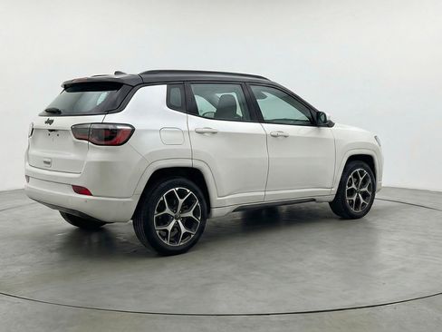 Used 2025 Jeep Compass Limited image 9