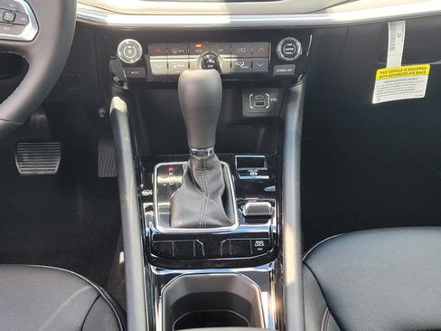 Used 2024 Jeep Compass Limited image 9