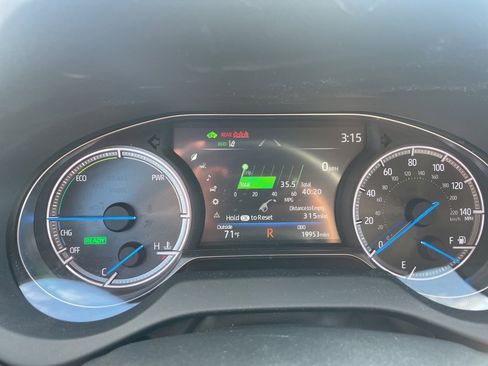 Used 2024 Toyota Venza LE image 24