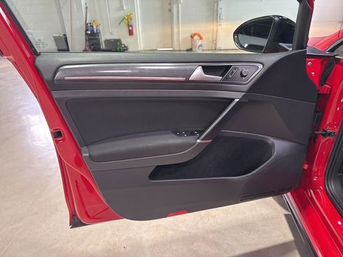 Used 2021 Volkswagen Golf 4-Door image 30