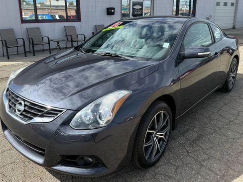 Used 2010 Nissan Altima 3.5 SR image 1