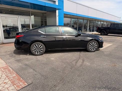 Used 2024 Nissan Altima 2.5 SV image 9