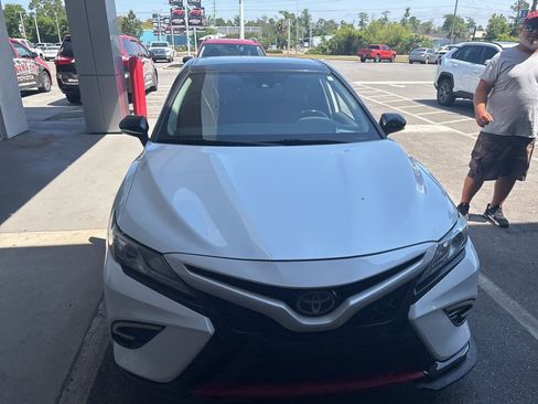 Used 2019 Toyota Camry XSE FWD image 8