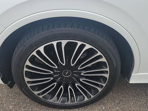 Used 2023 Lincoln Aviator Black Label w/ Dynamic Handling Package AWD/4WD image 9