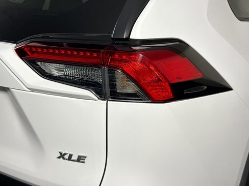 Used 2022 Toyota RAV4 XLE w/ Convenience Package FWD image 34