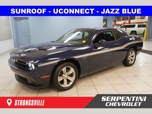 Used 2015 Dodge Challenger SXT RWD image 1