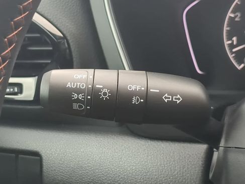 Used 2025 Honda Pilot Sport image 27
