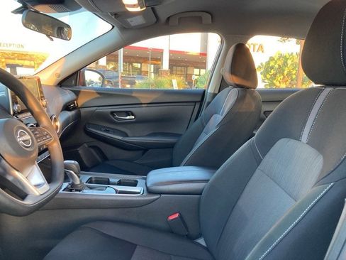 Used 2025 Nissan Sentra SV FWD image 9
