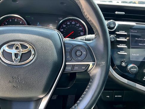 Used 2020 Toyota Camry XSE FWD image 23