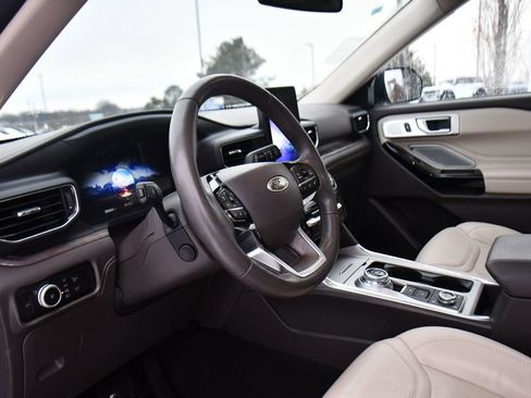 Used 2023 Ford Explorer Platinum w/ Technology Package image 11