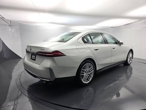 Used 2024 BMW 530i w/ Convenience Package RWD image 4