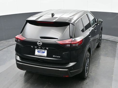 Used 2024 Nissan Rogue SV image 34