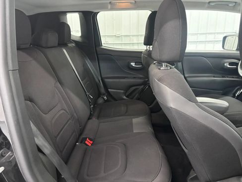 Used 2017 Jeep Renegade Altitude FWD image 31
