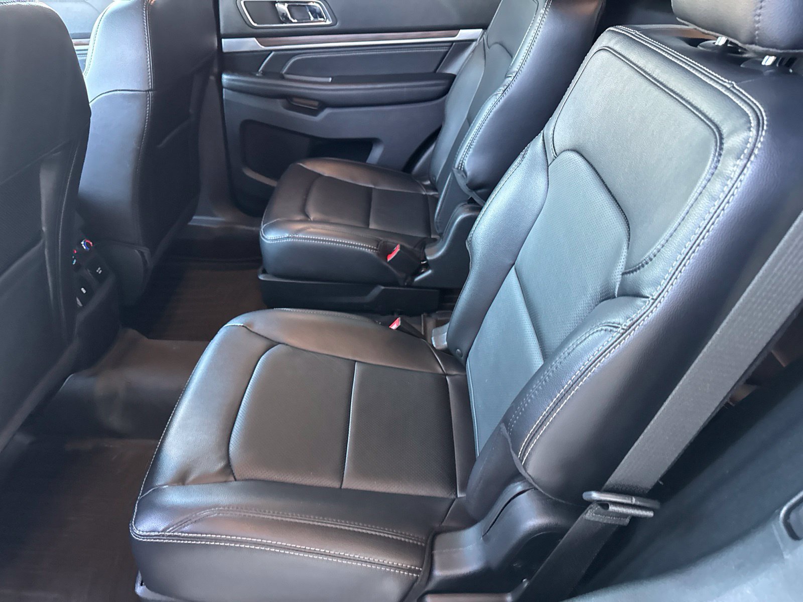 Certified 2019 Ford Explorer Limited w/ Ford Safe & Smart Package AWD/4WD image 39