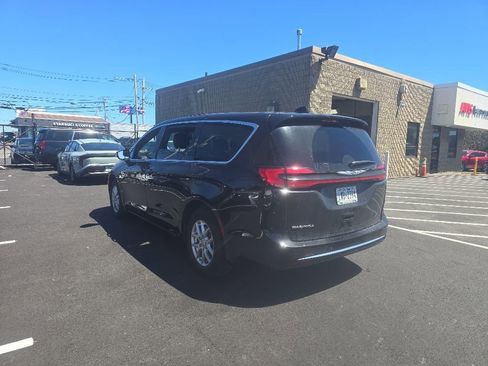 Used 2025 Chrysler Pacifica Select FWD image 6