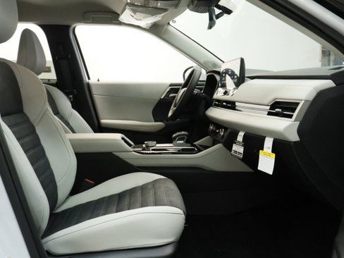 New 2026 Mitsubishi Outlander SE FWD image 18