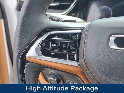 Used 2024 Jeep Grand Cherokee L Summit AWD/4WD image 7