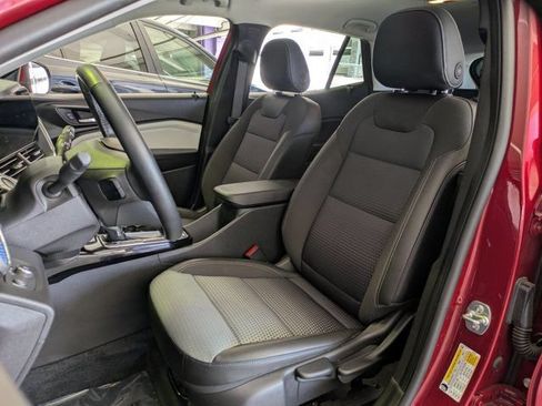 Used 2025 Chevrolet Trax LT w/ LT Convenience Package FWD image 23