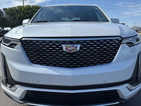 Used 2024 Cadillac XT6 Premium Luxury FWD image 8