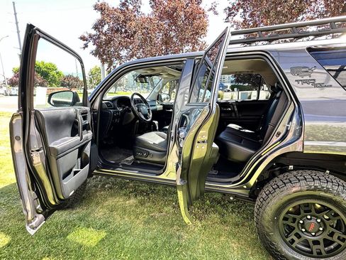 Used 2023 Toyota 4Runner TRD Off-Road Premium w/ Off Road Premium Plus Package AWD/4WD image 18