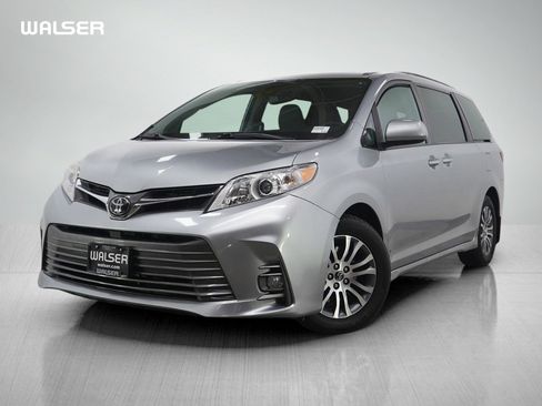 Used 2020 Toyota Sienna XLE image 1