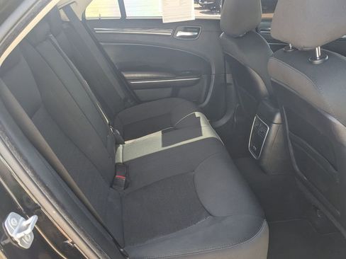 Used 2019 Chrysler 300 Touring w/ Chrome Appearance Package RWD image 27