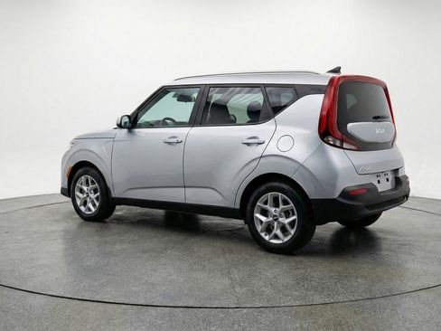 Used 2025 Kia Soul LX w/ LX Technology Package FWD image 6