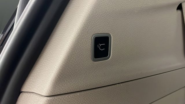 Used 2024 Chrysler Pacifica Touring-L FWD image 30