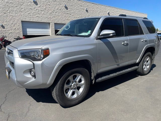 Used 2022 Toyota 4Runner SR5 Premium w/ Moonroof Package AWD/4WD image 4