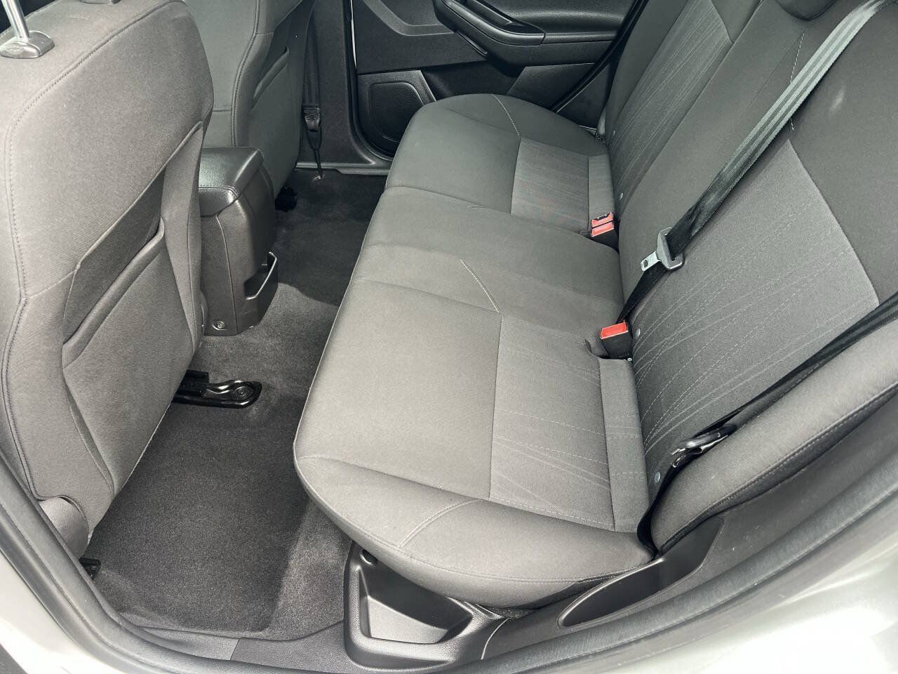Used 2015 Ford Focus SE w/ SE Sport Package FWD image 12