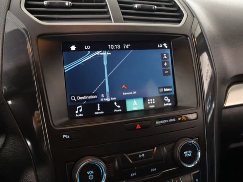 Used 2019 Ford Explorer XLT w/ Equipment Group 202A FWD image 6