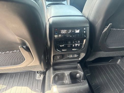 Used 2023 Jeep Grand Cherokee L Limited w/ Black Appearance Package AWD/4WD image 17